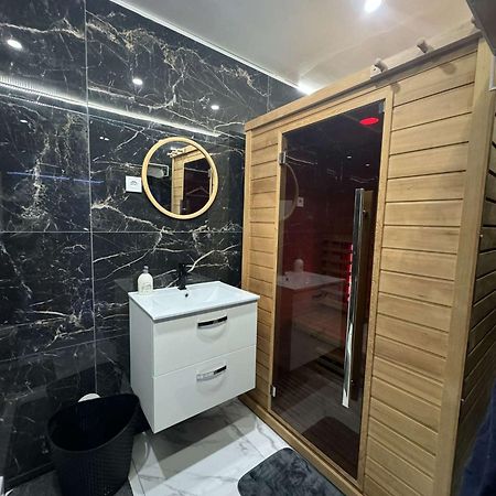 Suite Gold By L Amaryllis I Jacuzzi & Sauna Prive I Centre Beziers Arrivee Autonome Exterior photo