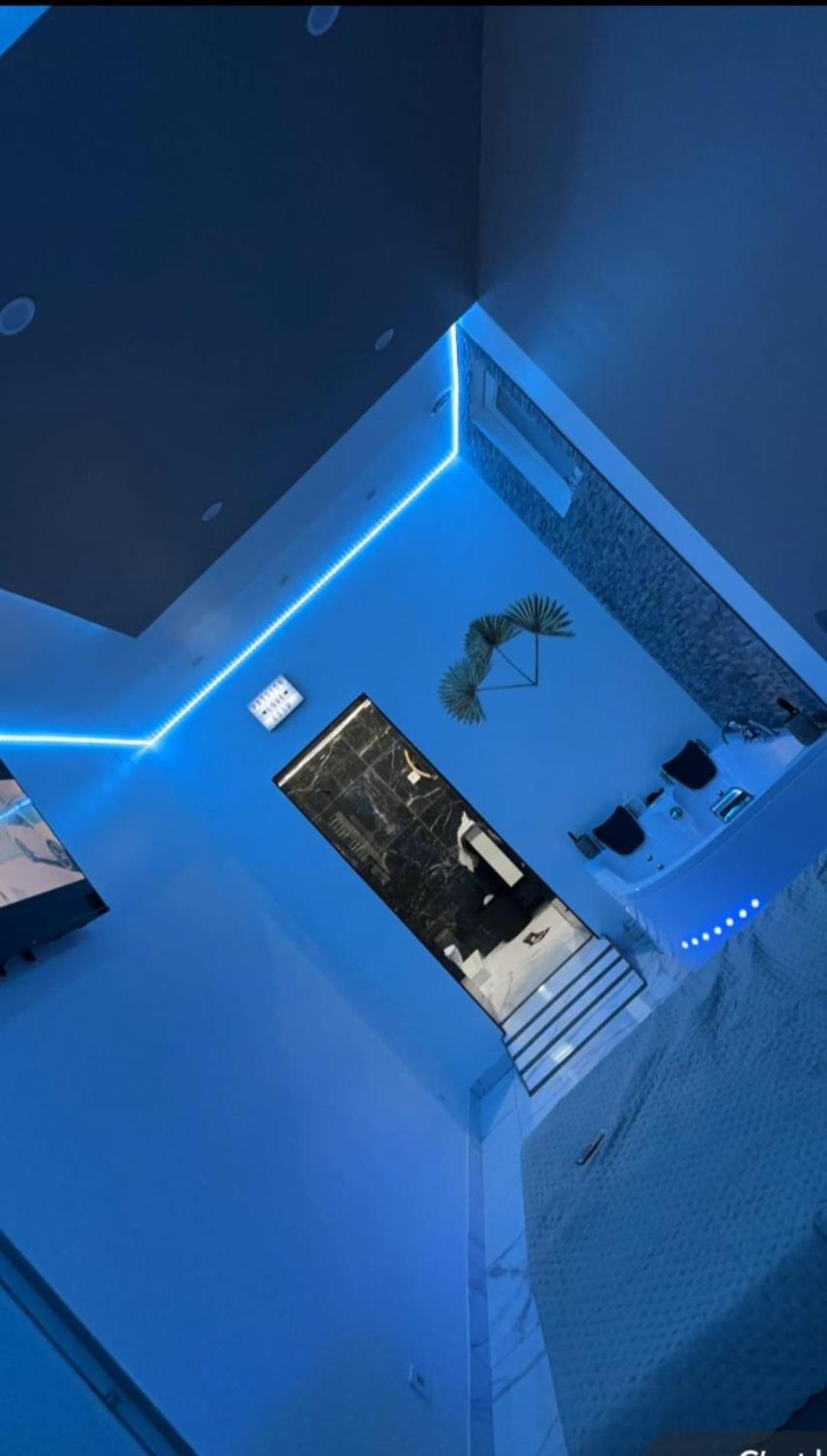 Suite Gold By L Amaryllis I Jacuzzi & Sauna Prive I Centre Beziers Arrivee Autonome Exterior photo